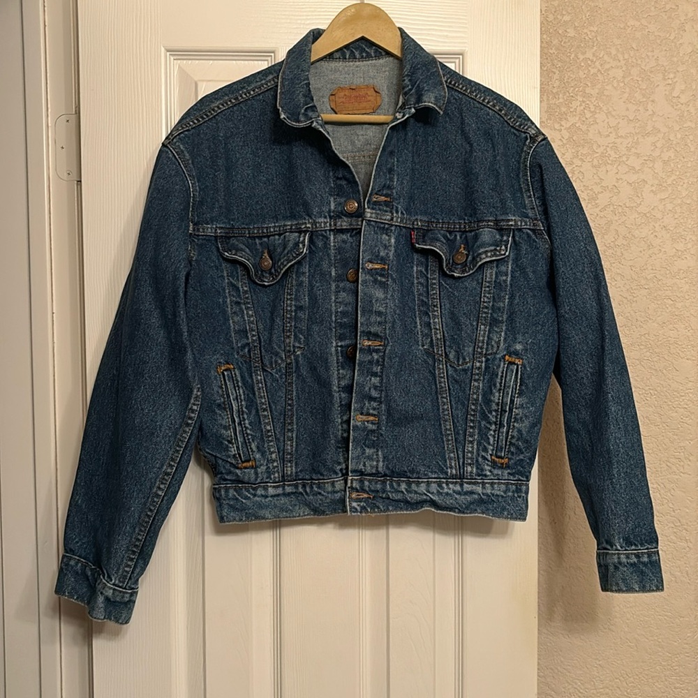 Like new Levi’s type 3 denim jacket vintage 80’s XL fits like Medium/Large